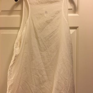 Gap white floral appliqué tank top